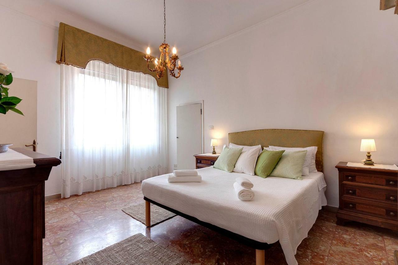 Historical Apartment Spectacular Arno View With Balcony From 12 Th Century. Florenţa Exterior foto