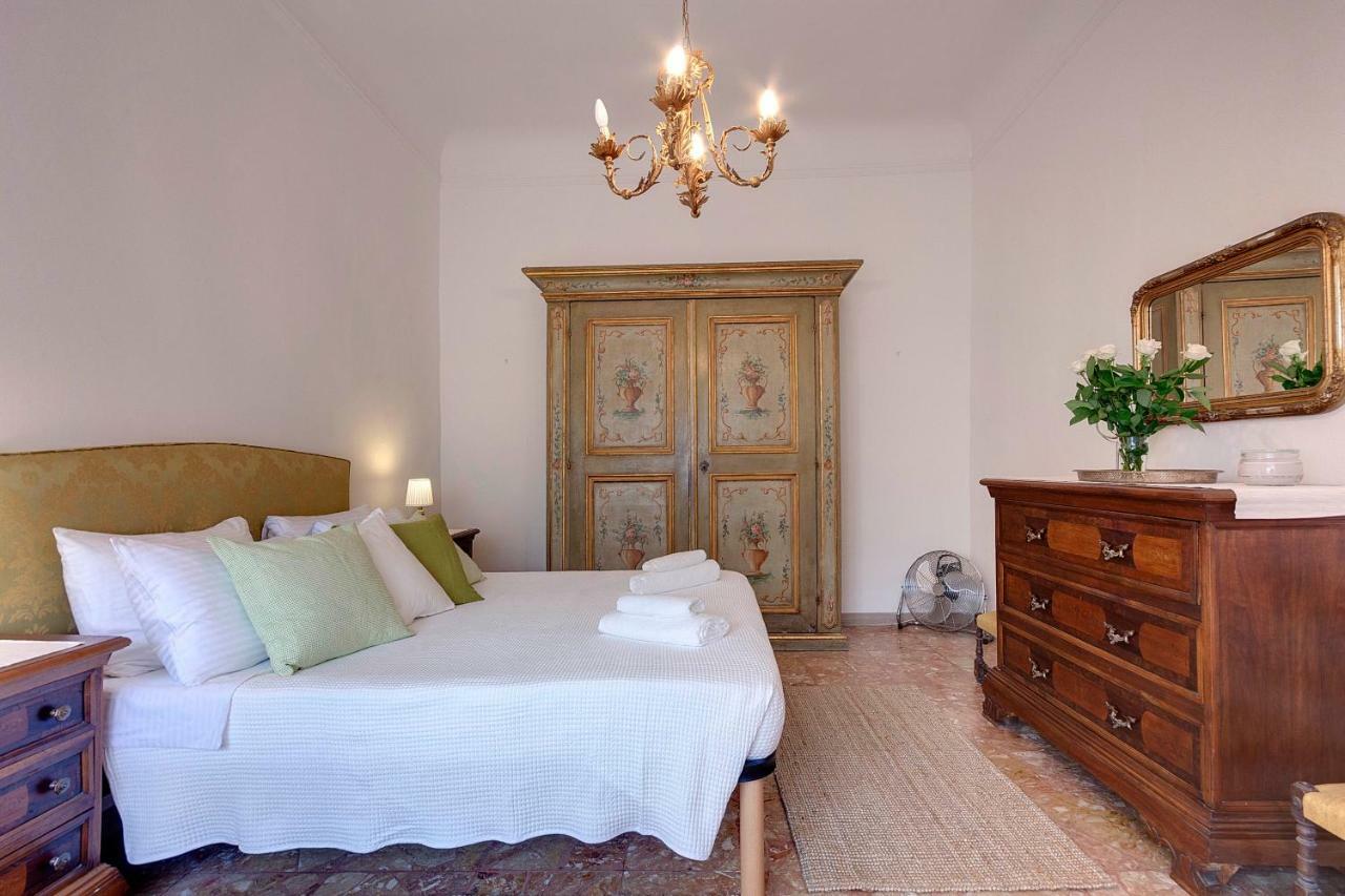 Historical Apartment Spectacular Arno View With Balcony From 12 Th Century. Florenţa Exterior foto