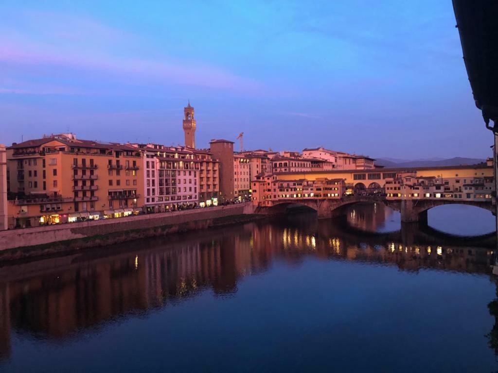 Historical Apartment Spectacular Arno View With Balcony From 12 Th Century. Florenţa Exterior foto